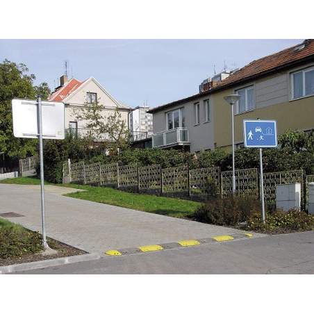 Prag za upočasnitev hitrosti na 10 km/h - črn