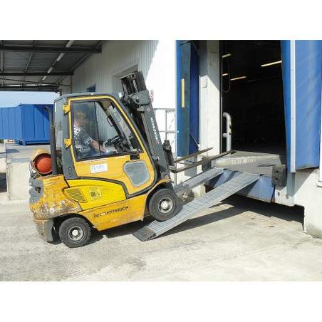 Aluminijasta nakladalna rampa -  dolžina 1500 mm/1 kos